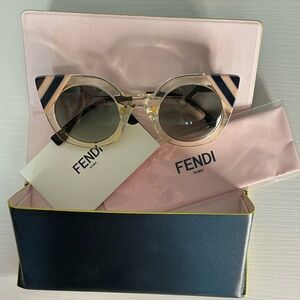Fendi Women's Black and Cream Sunglasses